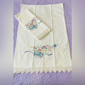 VTG Pillowcases Embroidered Multicolored Floral Design & Crocheted Lace Trim